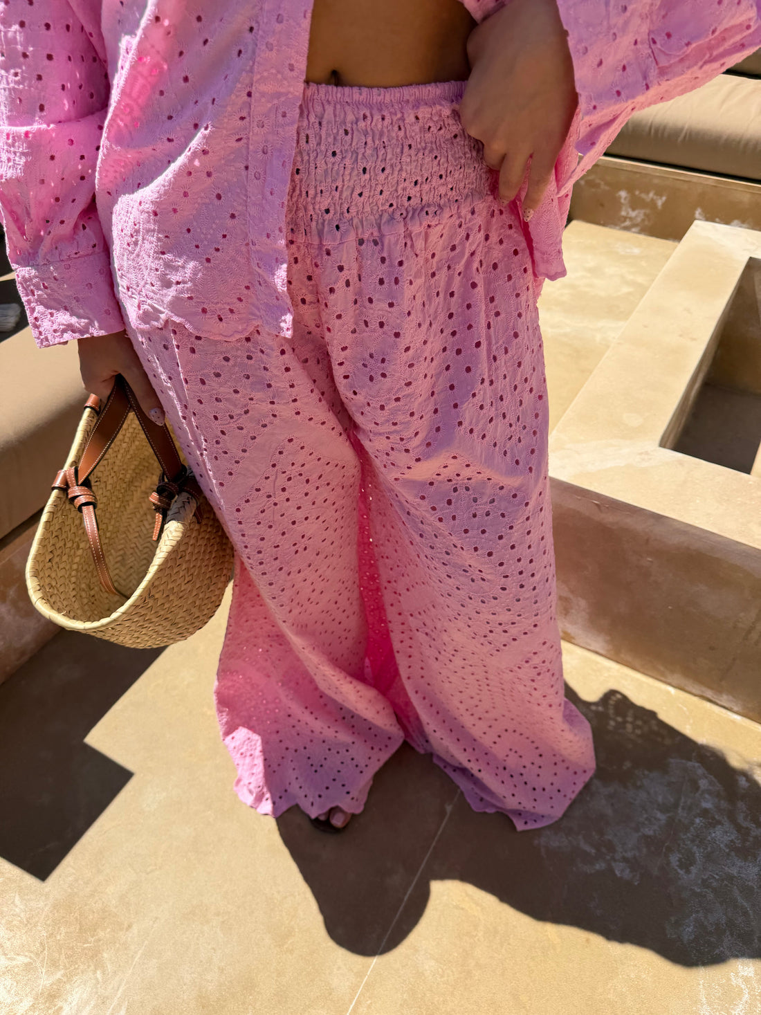 Pantalon en broderie anglaise rose